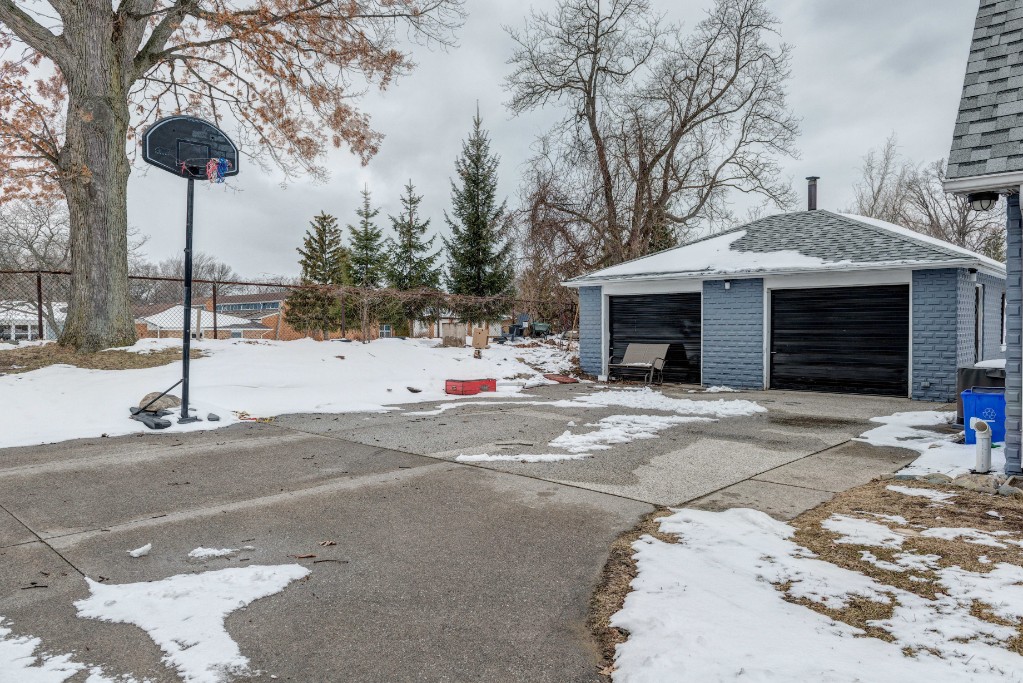 1173 INDIAN RD North, Sarnia, Ontario, Canada