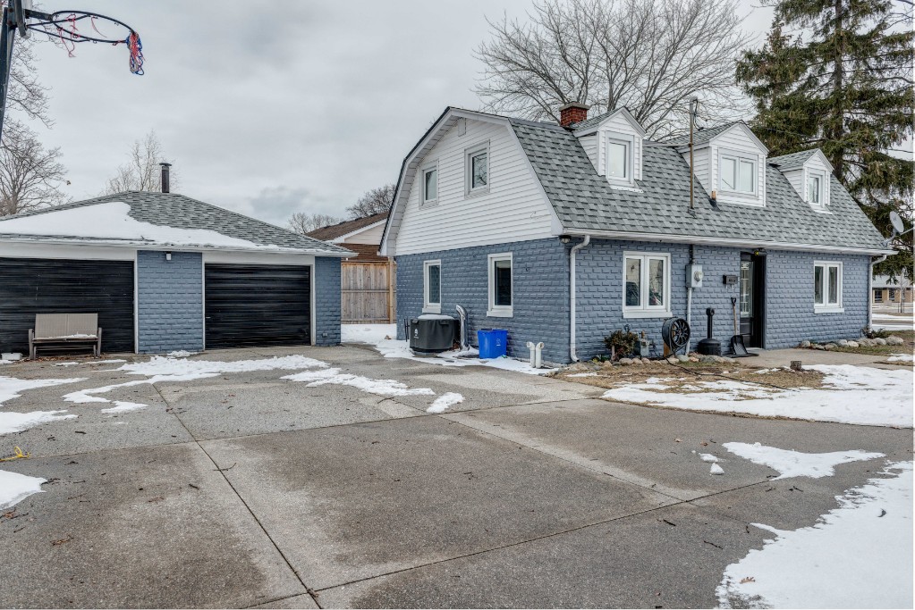 1173 INDIAN RD North, Sarnia, Ontario, Canada