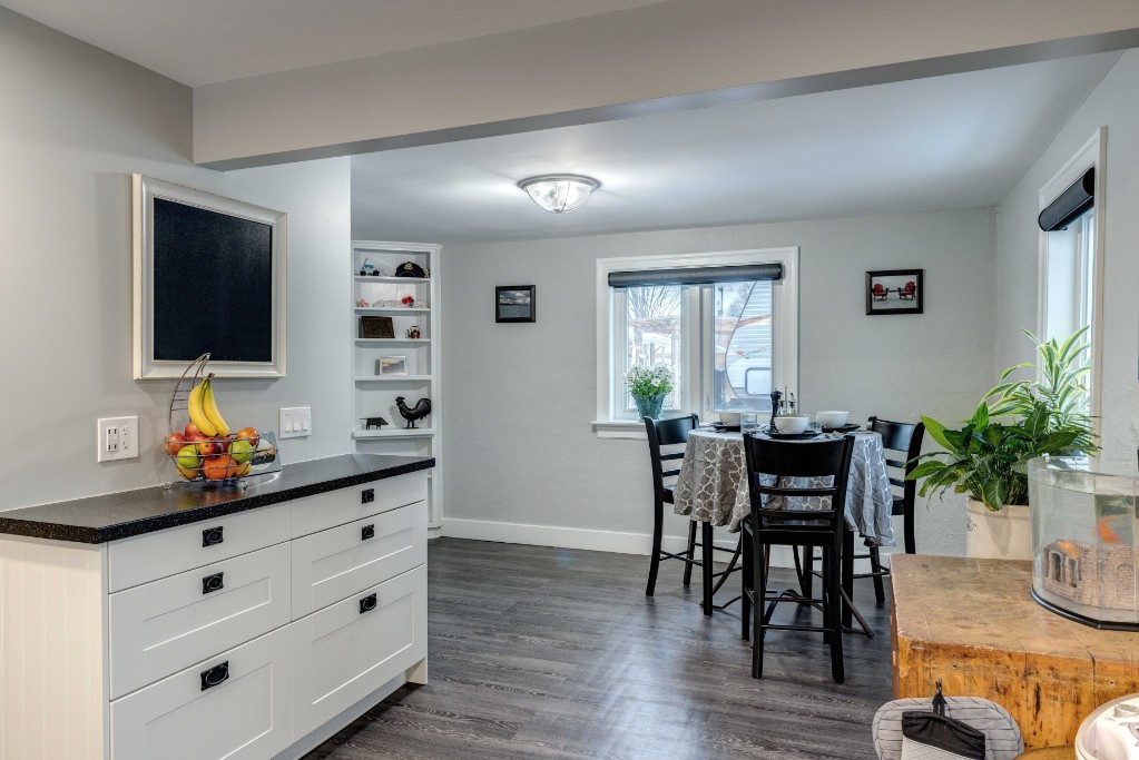 1173 INDIAN RD North, Sarnia, Ontario, Canada