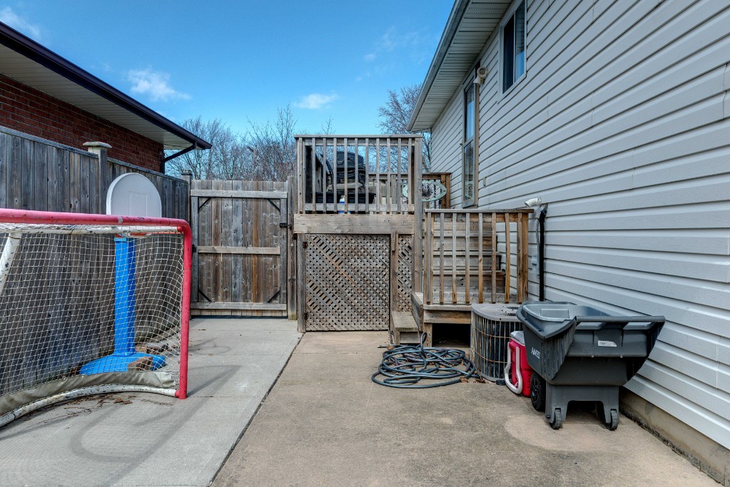 528 ONTARIO ST, Plympton-Wyoming, Ontario, Canada