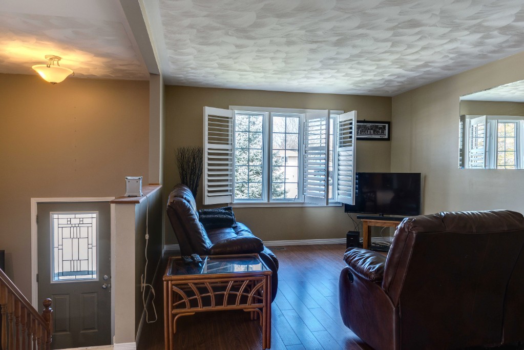 528 ONTARIO ST, Plympton-Wyoming, Ontario, Canada