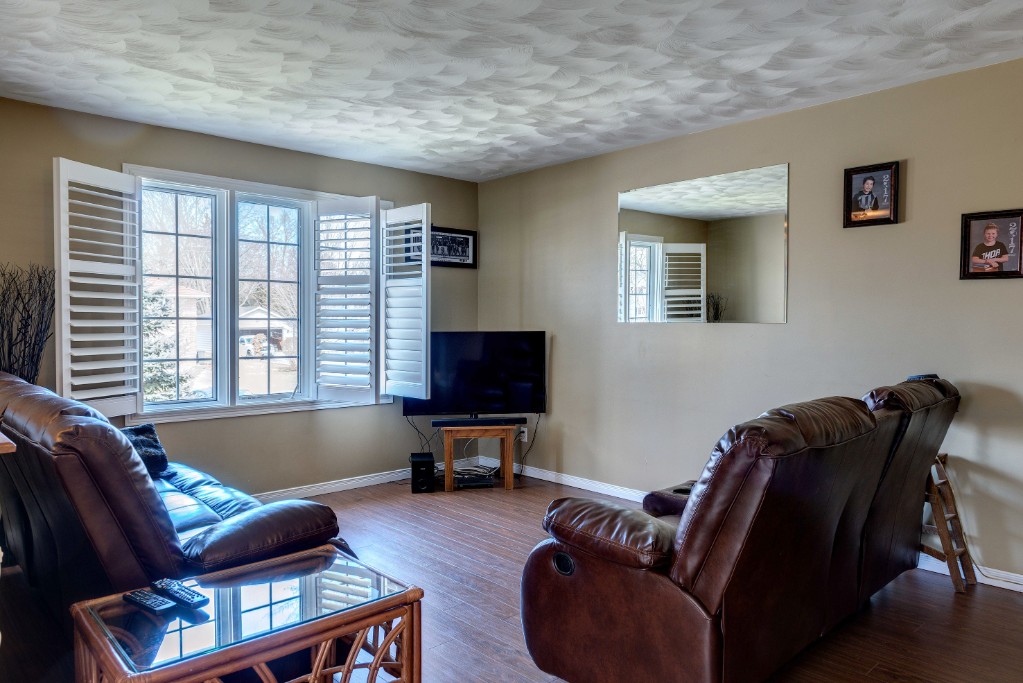 528 ONTARIO ST, Plympton-Wyoming, Ontario, Canada