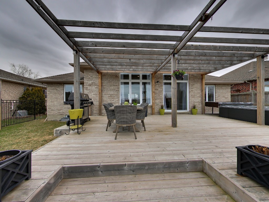 1929 AVENUE RD, Sarnia, Ontario, Canada