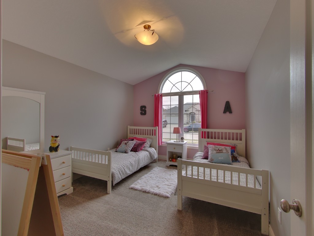 1929 AVENUE RD, Sarnia, Ontario, Canada