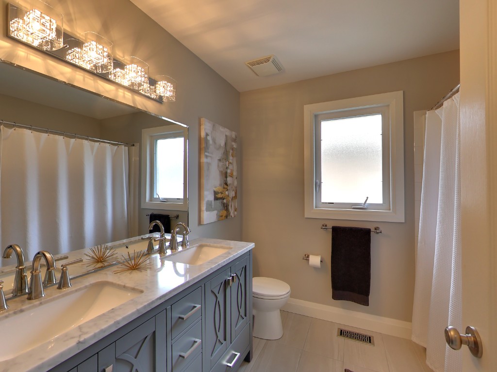 1929 AVENUE RD, Sarnia, Ontario, Canada
