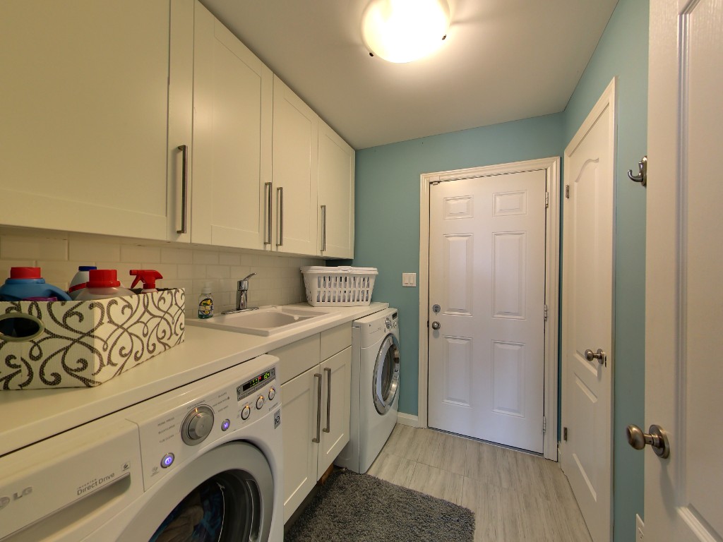 1929 AVENUE RD, Sarnia, Ontario, Canada