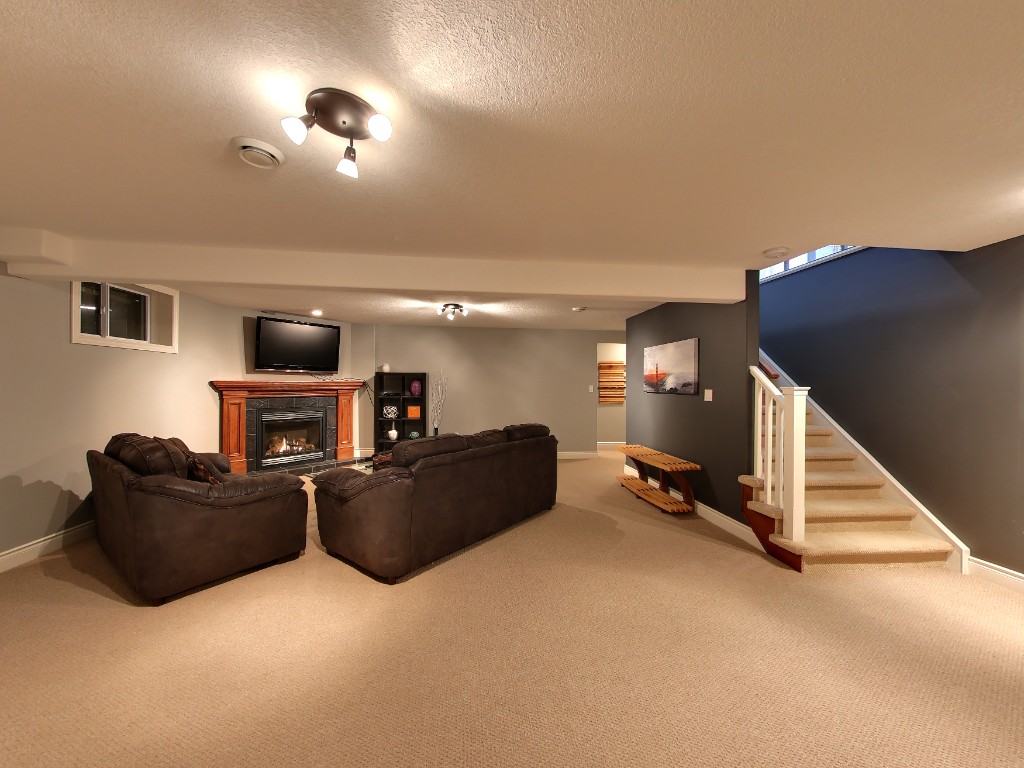 1929 AVENUE RD, Sarnia, Ontario, Canada