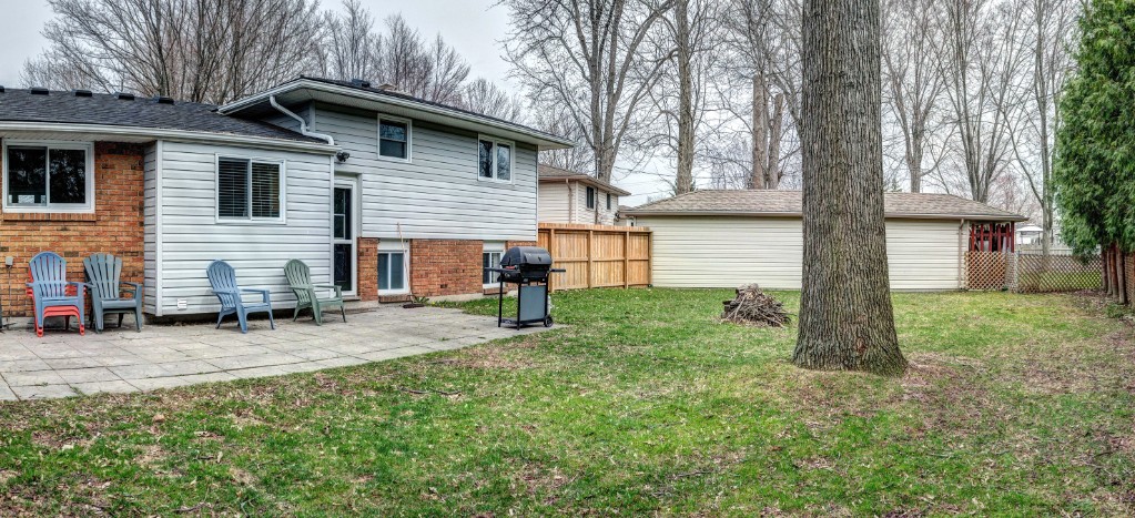303 OAKDALE CRT, St. Clair, Ontario, Canada