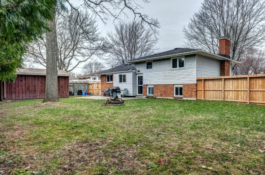 303 OAKDALE CRT, St. Clair, Ontario, Canada