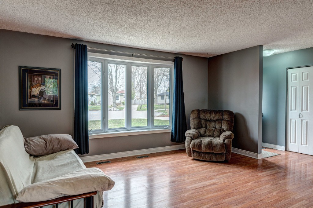 303 OAKDALE CRT, St. Clair, Ontario, Canada