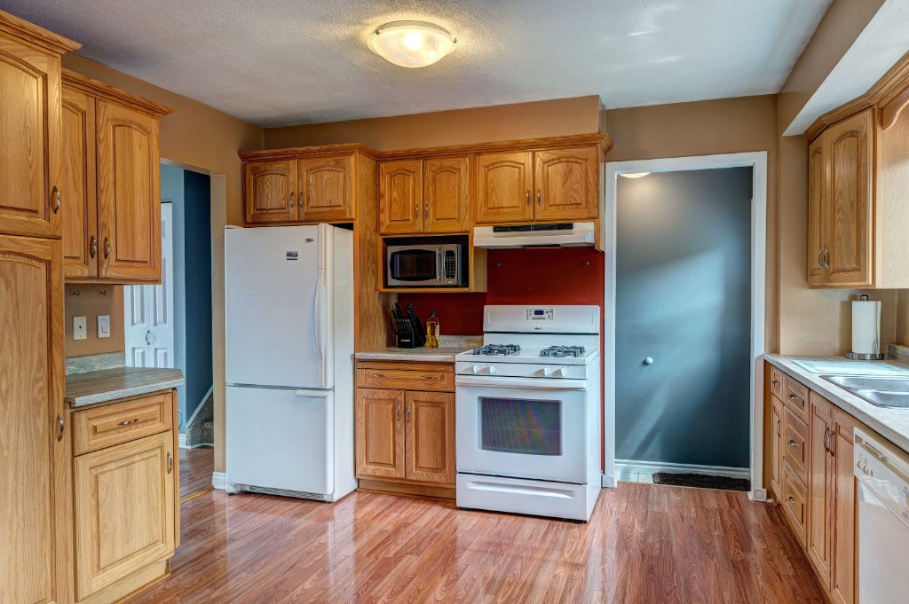 303 OAKDALE CRT, St. Clair, Ontario, Canada