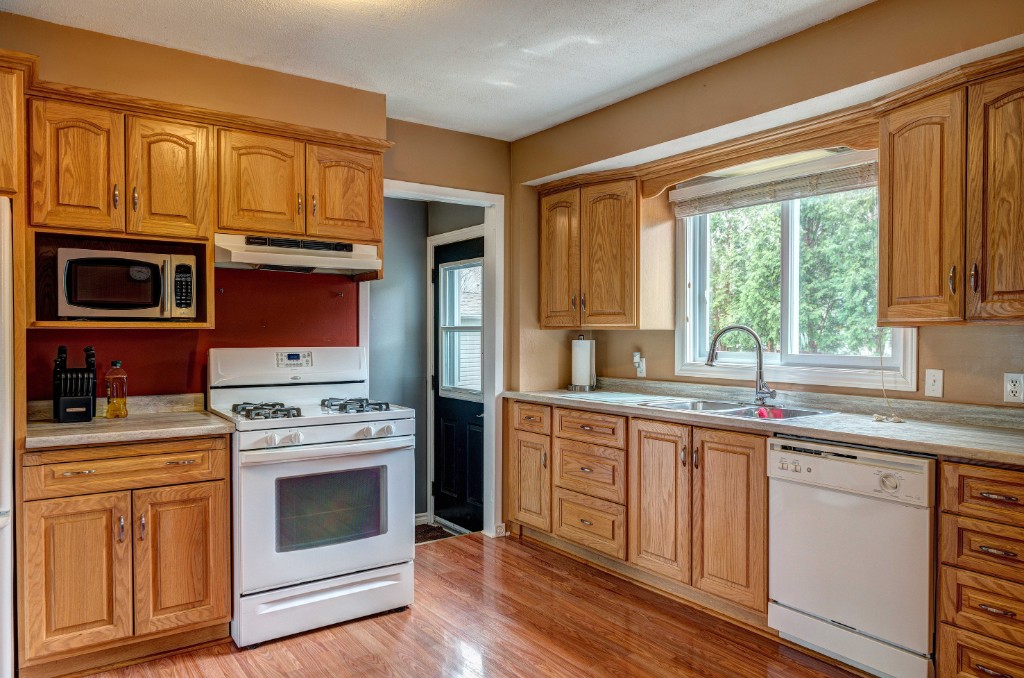 303 OAKDALE CRT, St. Clair, Ontario, Canada