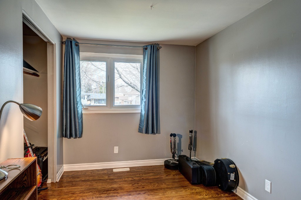 303 OAKDALE CRT, St. Clair, Ontario, Canada