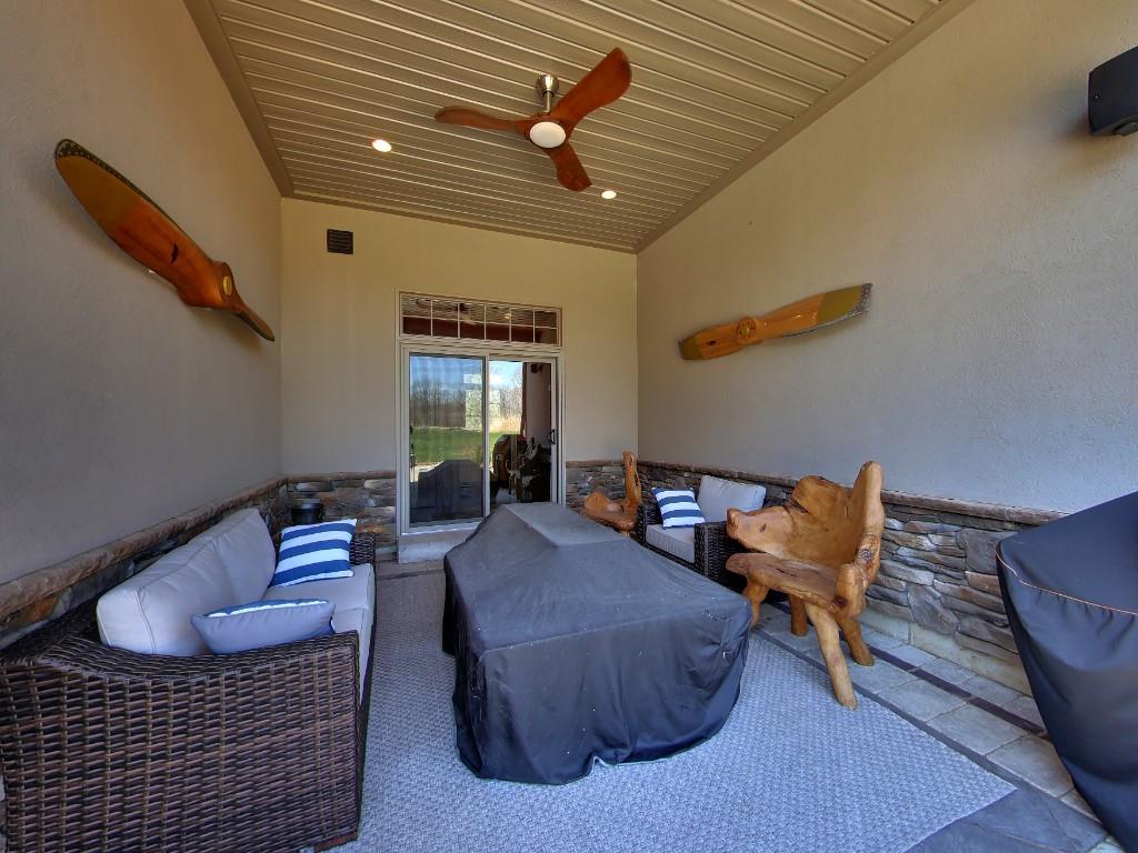7152 BONNIE DOONE Road, Plympton-Wyoming, Ontario, Canada