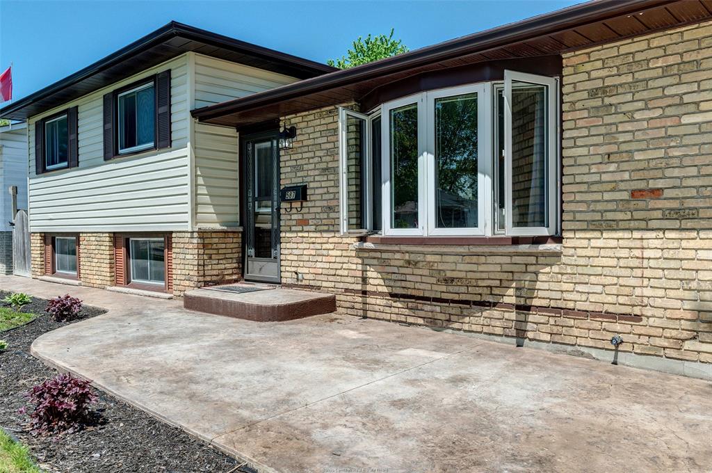 587 ALBERT Boulevard, St. Clair, Ontario, Canada