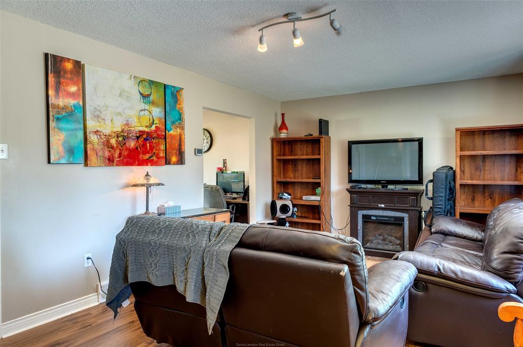 587 ALBERT Boulevard, St. Clair, Ontario, Canada