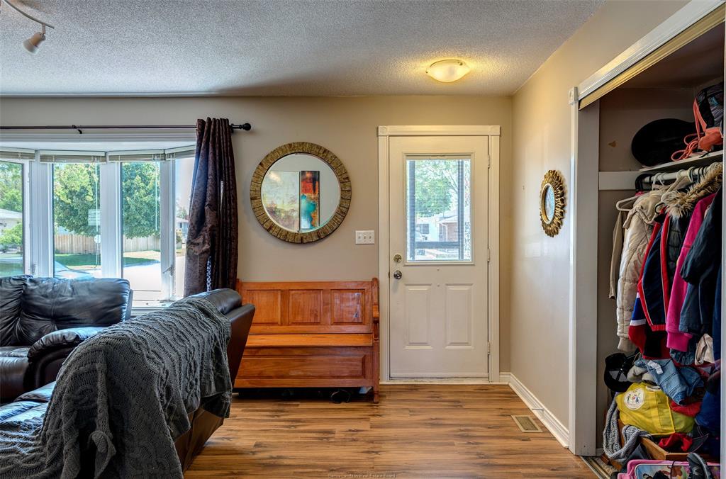587 ALBERT Boulevard, St. Clair, Ontario, Canada