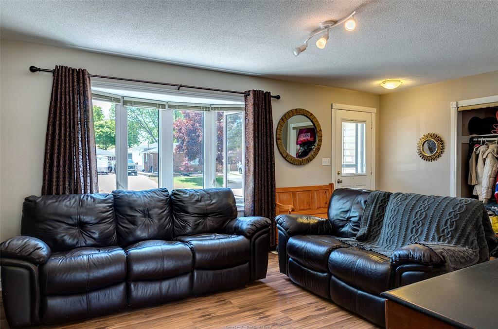 587 ALBERT Boulevard, St. Clair, Ontario, Canada