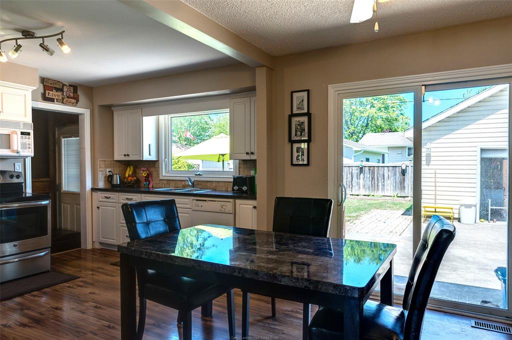 587 ALBERT Boulevard, St. Clair, Ontario, Canada