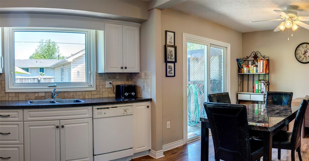587 ALBERT Boulevard, St. Clair, Ontario, Canada