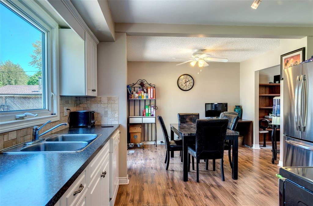 587 ALBERT Boulevard, St. Clair, Ontario, Canada