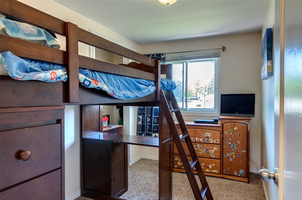 587 ALBERT Boulevard, St. Clair, Ontario, Canada