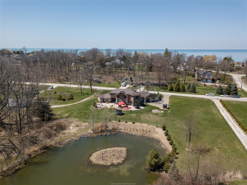 7152 BONNIE DOONE Road, Plympton-Wyoming, Ontario, Canada