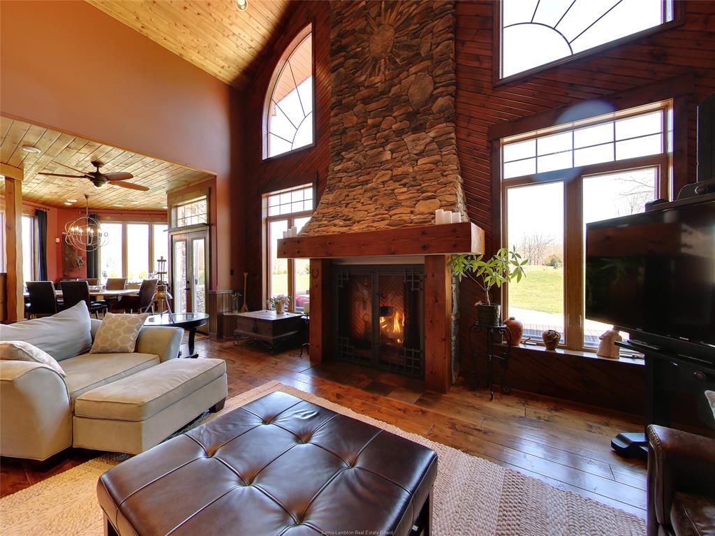 7152 BONNIE DOONE Road, Plympton-Wyoming, Ontario, Canada