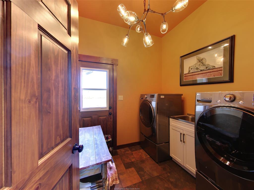 7152 BONNIE DOONE Road, Plympton-Wyoming, Ontario, Canada