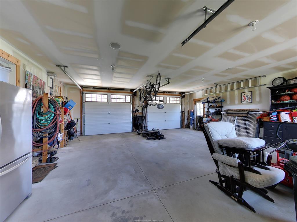 7152 BONNIE DOONE Road, Plympton-Wyoming, Ontario, Canada