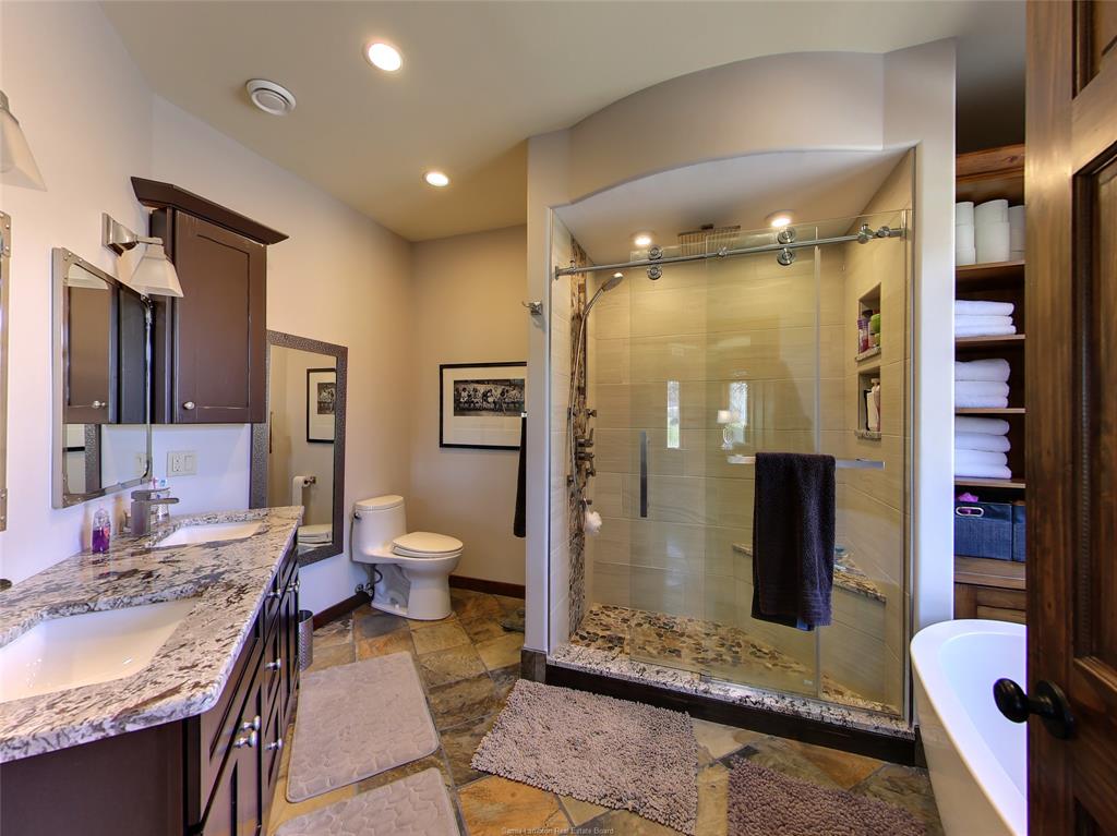 7152 BONNIE DOONE Road, Plympton-Wyoming, Ontario, Canada