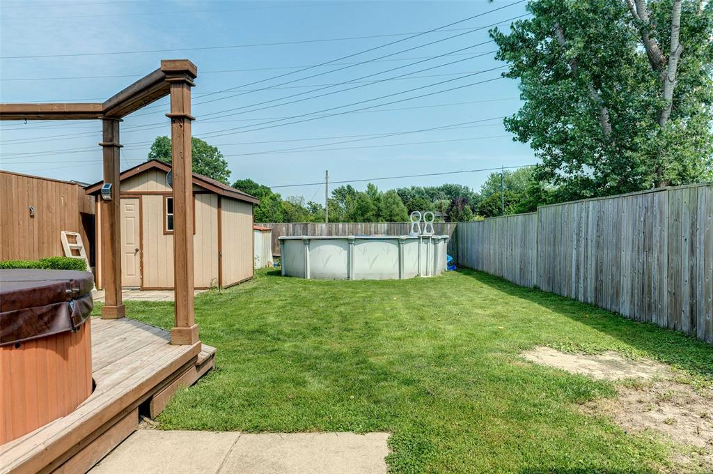 617 CARDIFF Drive, Sarnia, Ontario, Canada