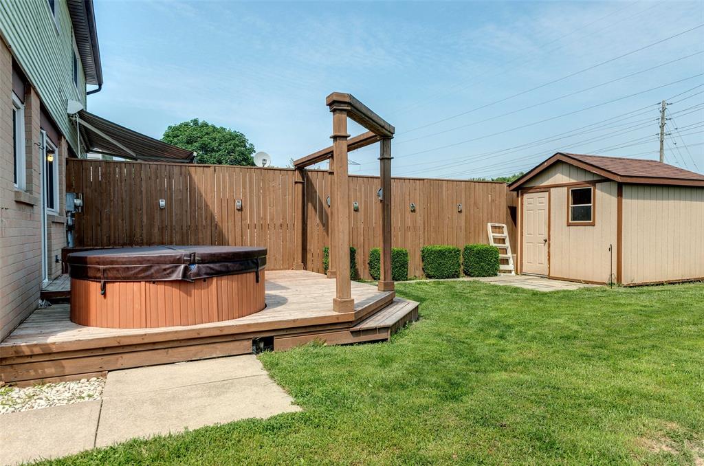 617 CARDIFF Drive, Sarnia, Ontario, Canada