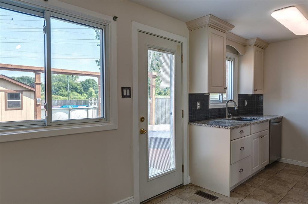 617 CARDIFF Drive, Sarnia, Ontario, Canada