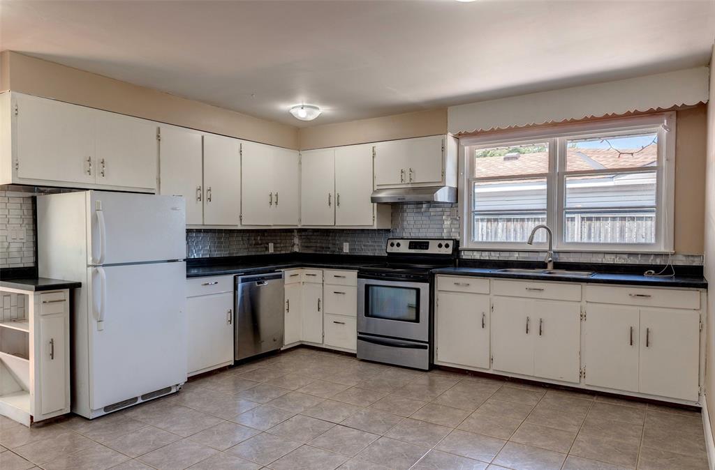 308 LOUISA Street, Point Edward, Ontario, Canada