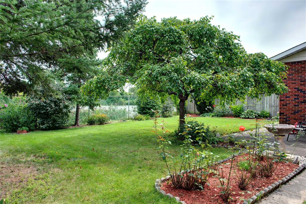 310 TWIN LAKES Drive, Sarnia, Ontario, Canada