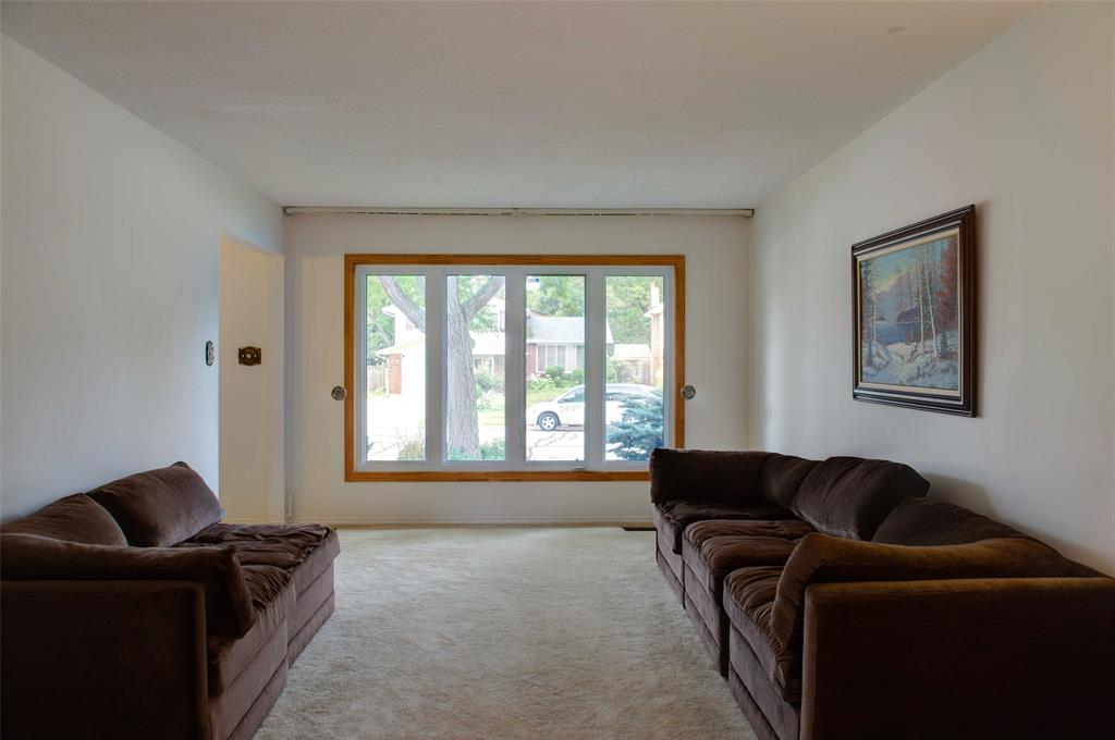 310 TWIN LAKES Drive, Sarnia, Ontario, Canada