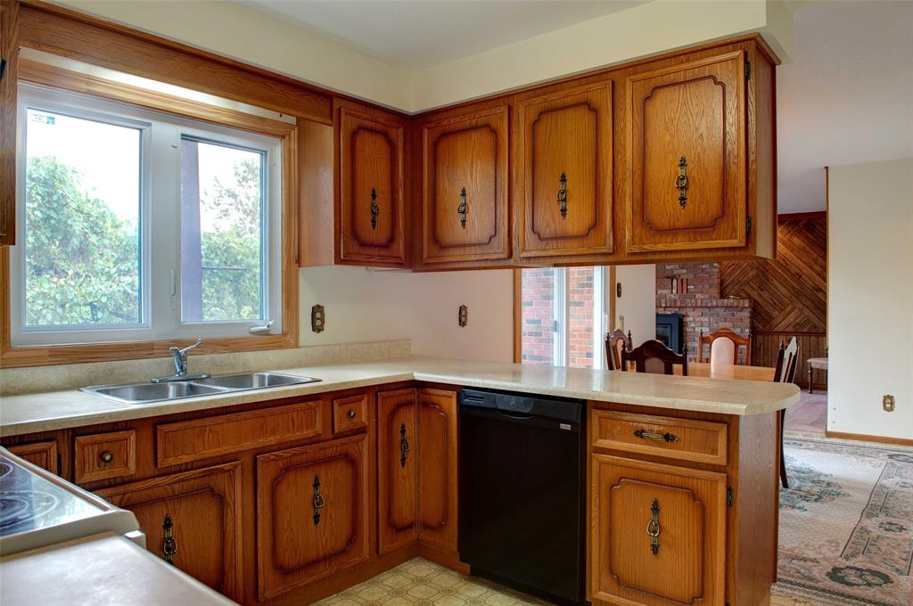 310 TWIN LAKES Drive, Sarnia, Ontario, Canada