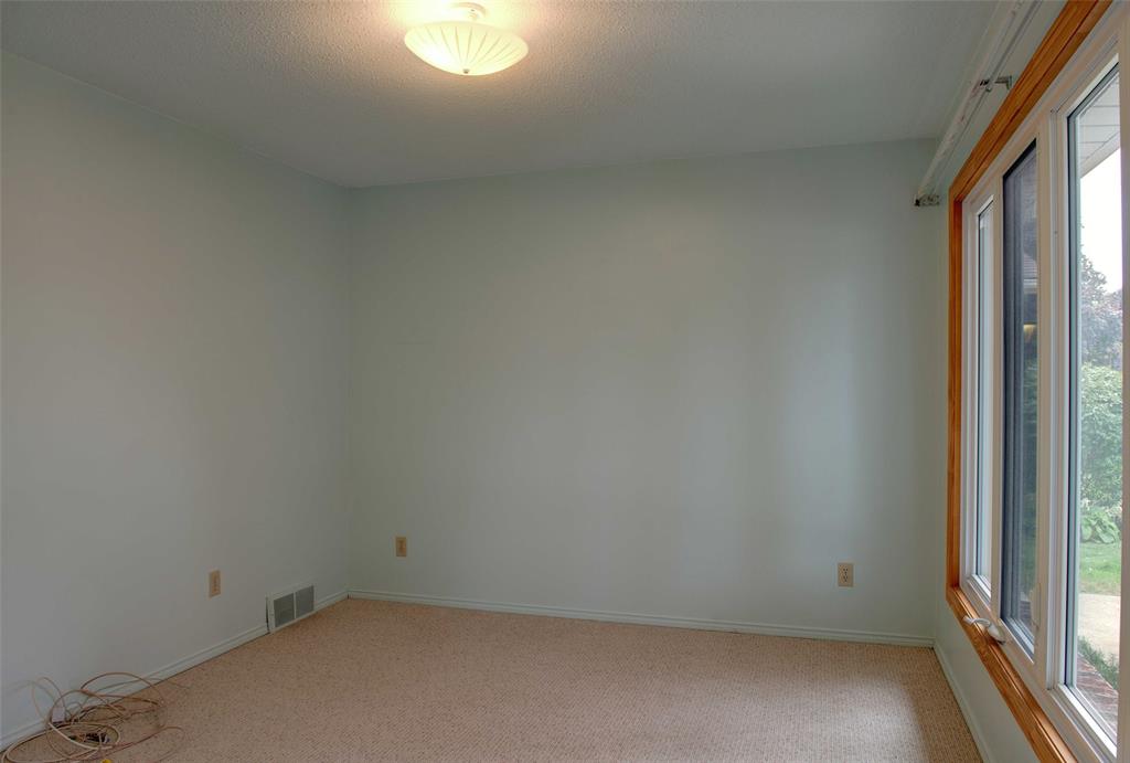 310 TWIN LAKES Drive, Sarnia, Ontario, Canada