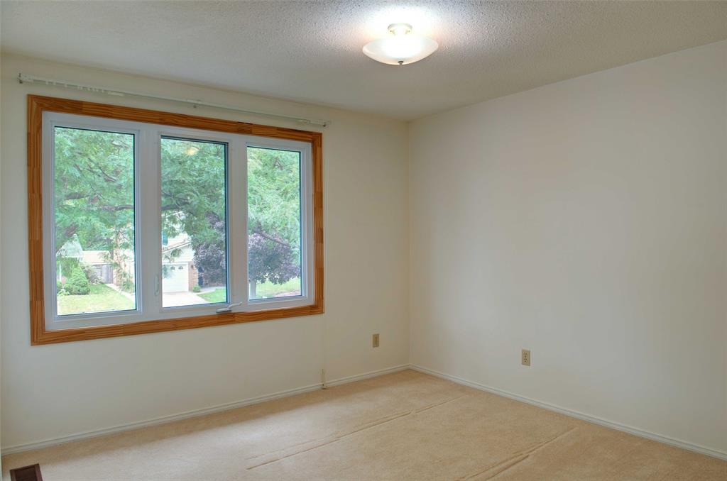 310 TWIN LAKES Drive, Sarnia, Ontario, Canada