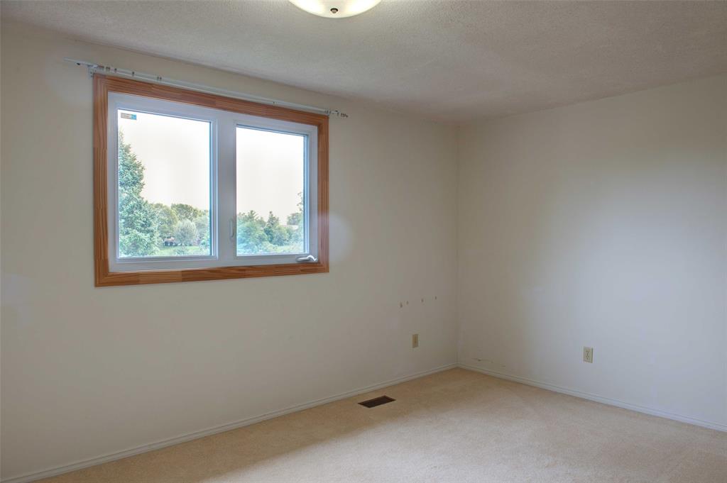 310 TWIN LAKES Drive, Sarnia, Ontario, Canada