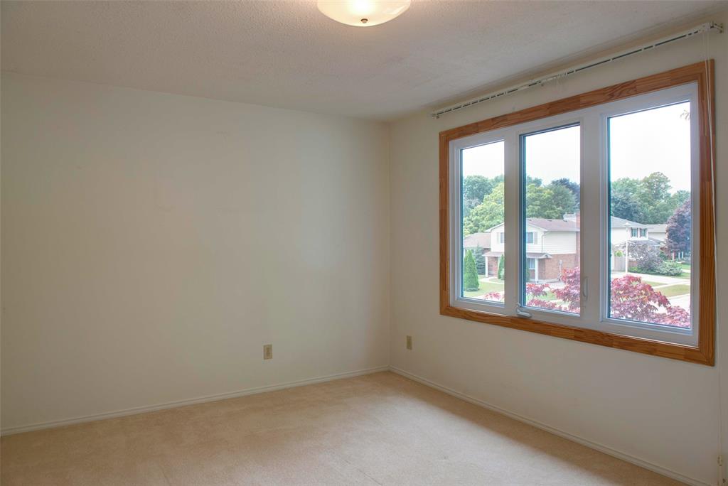 310 TWIN LAKES Drive, Sarnia, Ontario, Canada