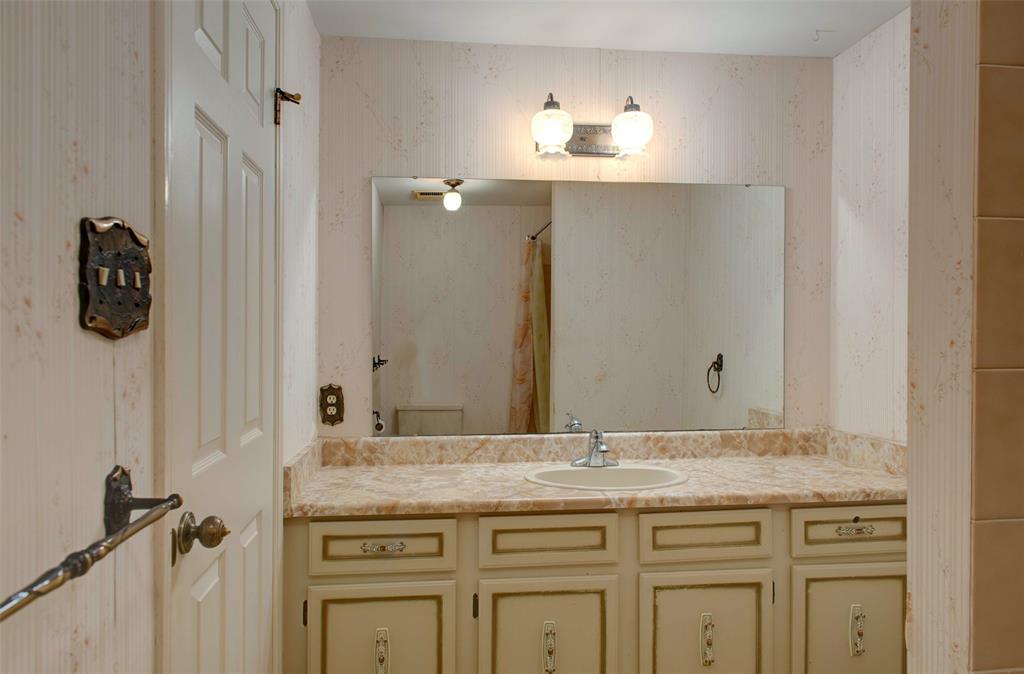 310 TWIN LAKES Drive, Sarnia, Ontario, Canada