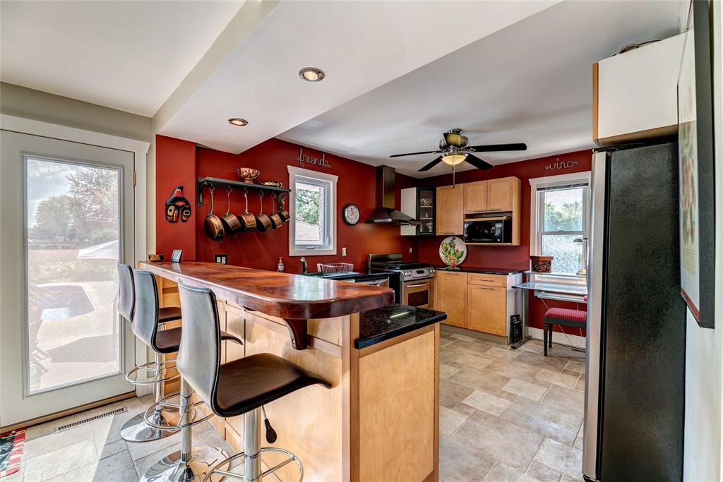 727 VICTORIA Avenue, Point Edward, Ontario, Canada