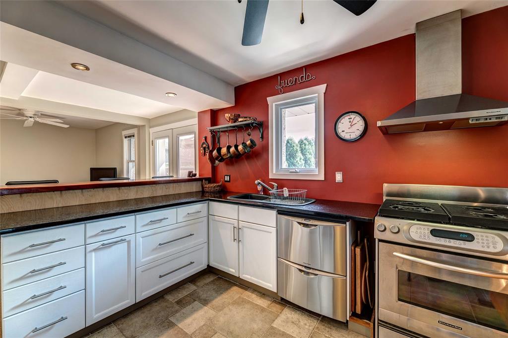 727 VICTORIA Avenue, Point Edward, Ontario, Canada