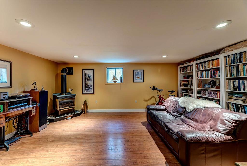 727 VICTORIA Avenue, Point Edward, Ontario, Canada