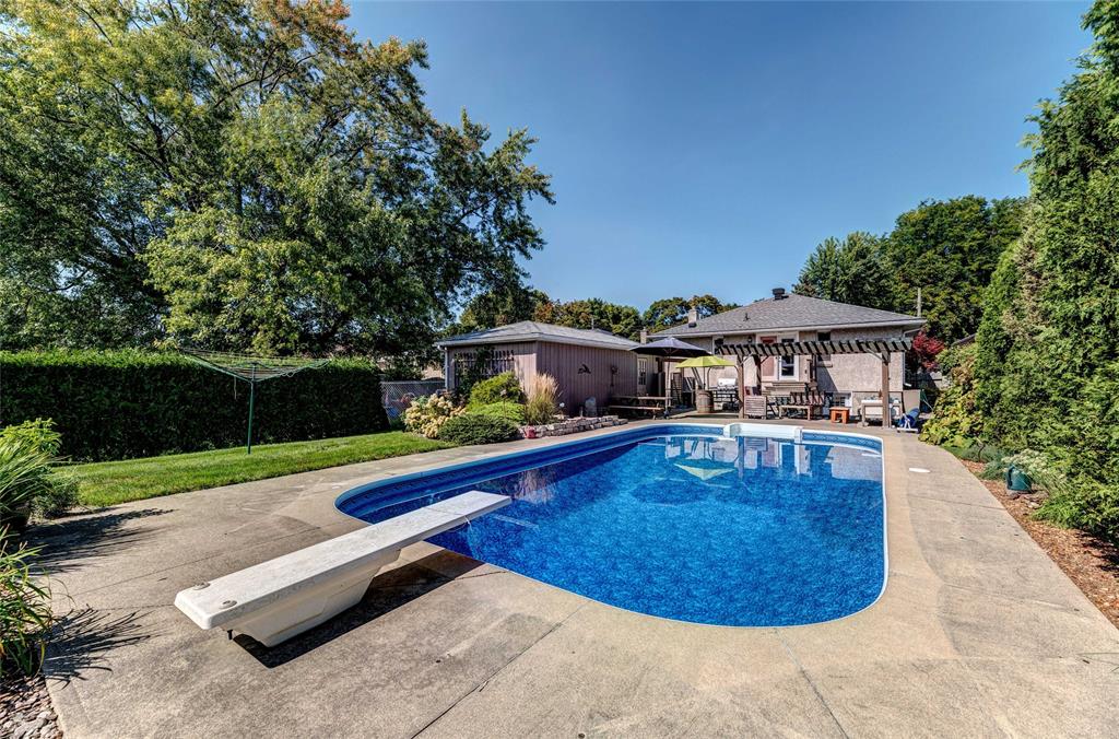 727 VICTORIA Avenue, Point Edward, Ontario, Canada