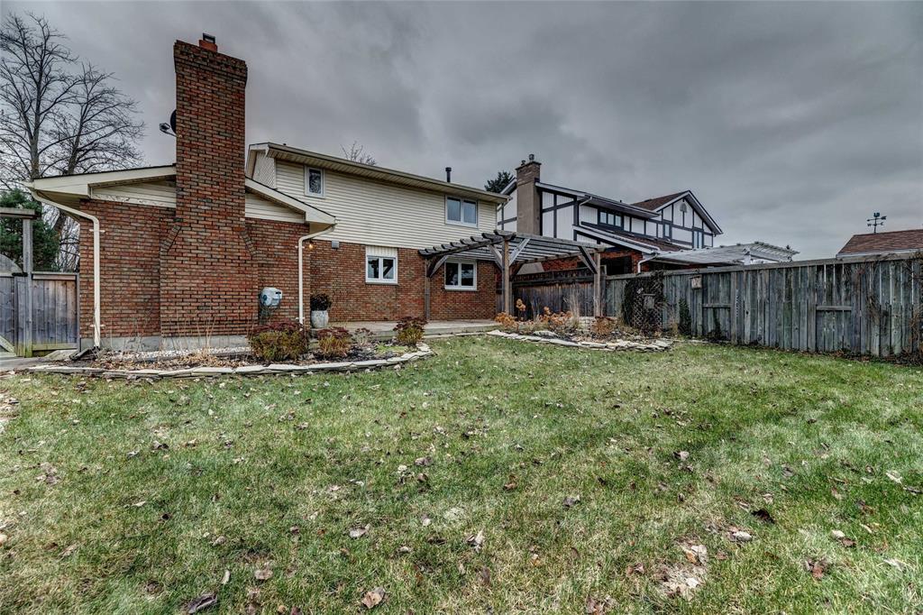 398 TWIN LAKES Drive, Sarnia, Ontario, Canada