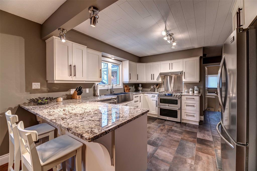 398 TWIN LAKES Drive, Sarnia, Ontario, Canada