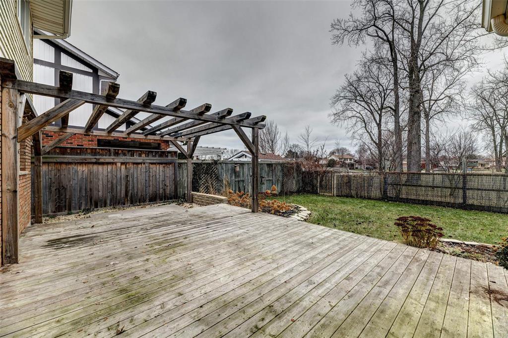 398 TWIN LAKES Drive, Sarnia, Ontario, Canada